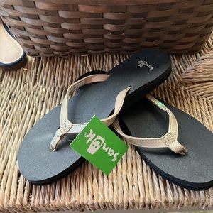 NWT Sanuk YOGA JOY Gold Metallic 7